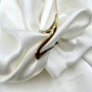 To Αlkyoni είναι ένα πολύ ιδιαίτερο δαχτυλίδι και σε σχήμα και σε χρώμα . Βρες το στο cprcollection.gr και στο φυσικό μας κατάστημα Ελαιών 36, Ίλιον.