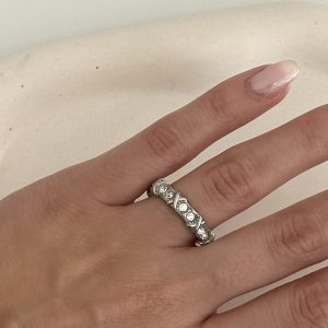 ατσάλινο δαχτυλίδι με λαμπερά κρυσταλλάκια,βρες το στο www.cprcollection.gr