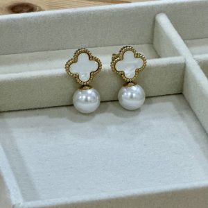 ατσάλινα σκουλαρίκια τύπου van cleef θα τα βρεις στο cprcollection στο Ίλιον