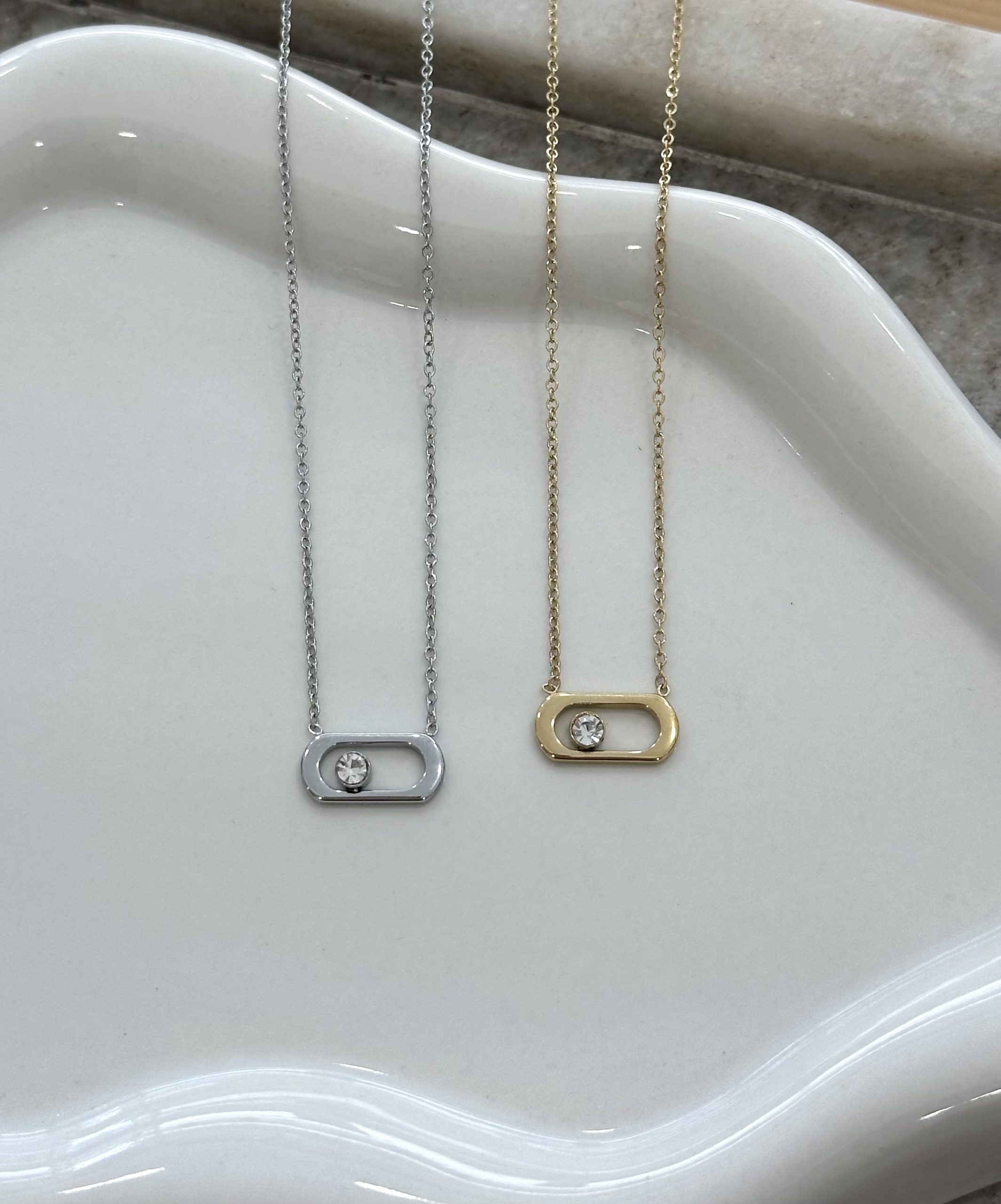 Ανακάλυψε το Olia Necklace είναι ένα διακριτικό κολιέ,το οποίο μπορείς να φοράς από το πρωί μέχρι και το βράδυ στο φυσικό μας κατάστημα Ελαιών 36 , Ίλιον.
