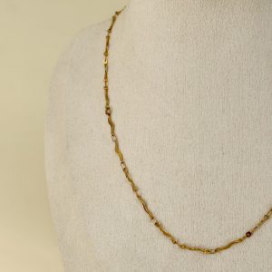Ατσάλινη αλυσίδα , κυματιστή με ιδιαίτερο σχέδιο ,κατάλληλη για να δημιουργήσεις τα πιο μοναδικά layrings . Ίλιον www.cprcollection.gr