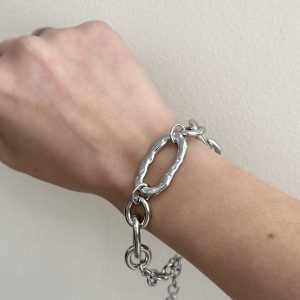 ατσάλινο statement βραχιόλι Ελαιών 36,Ίλιον. www.cprcollection.gr